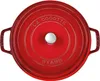 A top-down view of a red Staub cocotte pot. Voir les images du produit