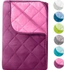 A quilted blanket folded and displayed on a white background, with a row of color swatches on the right. Produktbild-Vorschau