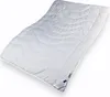 A white quilted blanket is shown lying diagonally on a white background. Produktbild-Vorschau