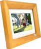 A digital photo frame displaying a family playing in a park. Anteprima dell’immagine prodotto