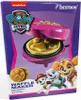 The image shows the packaging for a Paw Patrol themed waffle maker. The box is predominantly purple with pink accents and features illustrations of Paw Patrol characters and the waffle maker itself with a waffle inside. There are also images of two finishe Náhled obrázku produktu