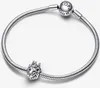 A silver Pandora bracelet with a lion head charm wearing a crown. Produktbild-Vorschau