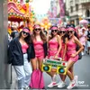 A group of five young women dressed in matching pink 80s/90s-style outfits, posing for a photo on a street with festive decorations in the background. One woman holds a boombox prop. Voir les images du produit