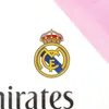 Real Madrid Baby Lätzchen mit Ärmeln – Rosa, wasserdicht Produktbild-Vorschau 3
