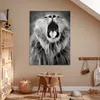 MuchoWow® Poster Tierprofil gähnender Löwe in schwarz und Produktbild-Vorschau 6