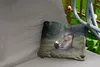 MuchoWow® Outdoor Kissen - Otter mit Futter im Wasser - Produktbild-Vorschau 2