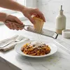 Arendo Zester Reibe Edelstahl mit Holzgriff, Handreibe mit Produktbild-Vorschau 4