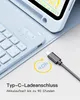 A close-up view of a light blue keyboard and a USB-C charging cable, with text indicating charging features. Produktbild-Vorschau