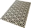 A rug with a diamond pattern. Podgląd zdjęcia produktu