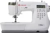 A studio shot of a white Singer Elite CE677 computer sewing machine against a white background. Produktbild-Vorschau