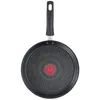 The back of a black Tefal crêpe pan with a red logo in the center and a black handle. Podgląd zdjęcia produktu