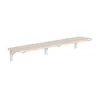 A long, light-colored shelf mounted on white brackets against a white background. Voir les images du produit