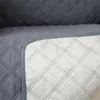 Close-up view of a quilted sofa cover in gray and white. Produktbild-Vorschau