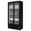 A black commercial refrigerator with sliding glass doors, filled with bottles and cans of beverages. Produktbild-Vorschau