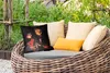 MuchoWow® Outdoor Kissen - Alte Frau und Junge mit Kerzen - Produktbild-Vorschau 3