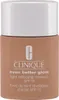 A bottle of Clinique Even Better Glow Light Reflecting Makeup SPF 15. Voir les images du produit