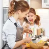 A mother and daughter are in the kitchen. Anteprima dell’immagine prodotto