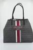 Guess Vikky Frauen G Cube Logo Druck Synthetik Tote Tasche Produktbild-Vorschau 5