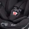 A close-up view of a black baby car seat's harness system. Produktbild-Vorschau