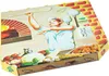 A pizza box with a graphic illustration of a pizza maker preparing dough in front of a brick oven. Produktbild-Vorschau
