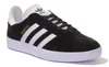 A studio shot of a single Adidas Gazelle sneaker. Produktbild-Vorschau