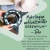 A person is holding a refill cassette for a diaper pail, with marketing text overlayed on a green background. Produktbild-Vorschau