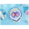 A set of iridescent shell-shaped paper plates with macarons on them, arranged on a light blue background with confetti and balloons. Produktbild-Vorschau