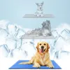 Three dogs of different breeds are shown on cooling mats against a background of ice cubes and a light blue sky. Produktbild-Vorschau