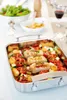 A roasting pan filled with food, placed on a table with other dishes and drinks. Produktbild-Vorschau