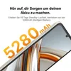 A close-up of a smartphone screen with large text overlay highlighting battery capacity. Produktbild-Vorschau