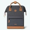 A dark gray backpack with brown leather accents is shown against a light gray background. Anteprima dell’immagine prodotto