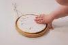 PETIT ARTICHAUT Babyabdruck Holzmedaillon Anteprima dell’immagine prodotto 6
