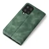 A green flip case for a smartphone is shown from a diagonal top-down view against a white background. Produktbild-Vorschau