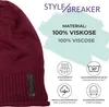 A close-up of a burgundy beanie with marketing text and icons. Produktbild-Vorschau