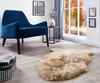 Lammfell in Camel vor einem Sessel im Wohnzimmer – gemütlich und natürlich
 Produktbild-Vorschau