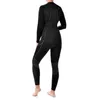 A person wearing a black thermal set, viewed from the back. Náhled obrázku produktu