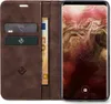 A brown leather flip case for a smartphone, open to reveal card slots and a banknote, with the phone screen displaying the time and date. Produktbild-Vorschau