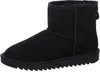 A black boot on a white background. Anteprima dell’immagine prodotto