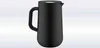 A black insulated jug with a handle and lid. Voir les images du produit