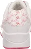 The back view of a white sneaker with pink heart patterns. Voir les images du produit