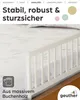 A white bed guard rail on a bed, with text overlays highlighting product features. Produktbild-Vorschau