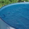 A close-up view of a blue solar pool cover on a round pool. Produktbild-Vorschau