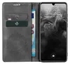A phone case with cards and money inserted, next to a smartphone displaying the time and date. Produktbild-Vorschau