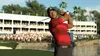 A golfer, Tiger Woods, is shown mid-swing on a golf course with spectators in the background. Produktbild-Vorschau