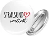 Huuraa Button Stralsund verliebt 59mm rund mit Produktbild-Vorschau 1