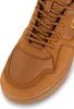 A close-up view of the toe and laces of a brown athletic shoe. Produktbild-Vorschau