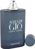 Giorgio Armani Parfumflasche geöffnet: dezenter Sprühkopf aus Metall, dunkelblaues Glas, abgenommene Kappe seitlich platziert. Voir les images du produit