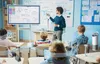 A teacher is instructing students in a classroom, with a large interactive display and an air purifier visible. Anteprima dell’immagine prodotto