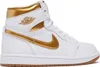 A studio shot of a single Nike Air Jordan 1 Retro High sneaker. Podgląd zdjęcia produktu