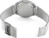 The back of a silver digital watch with a mesh metal band, shown against a white background. Voir les images du produit
